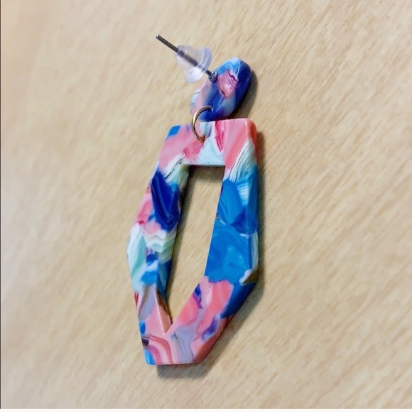 Geometric multicolored acrylic dangle earrings - Picture 2 of 4